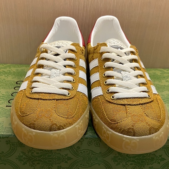 Gucci Women\'s Gold and White Sneakers